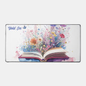Personalisierter Name Wasserfarben Buch und Blume Schreibtischunterlage (Vorderseite)