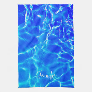Personalisierter Name, weiße Schrift, blaues Poolw Geschirrtuch