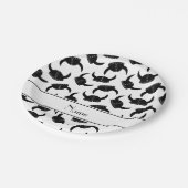 Personalisierter Name Weißvich-Muster Pappteller (Schrägansicht)