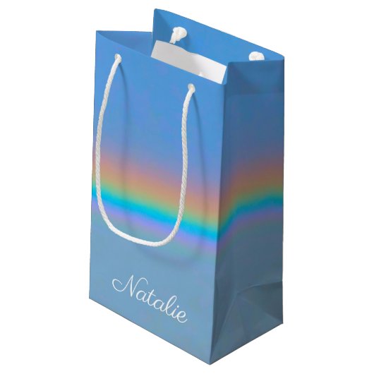 Personalisierter natürlicher Regenbogen Kleine Geschenktüte (Rückseite Schrägansicht)