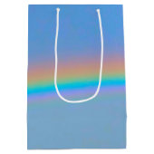 Personalisierter natürlicher Regenbogen Mittlere Geschenktüte (Rückseite)