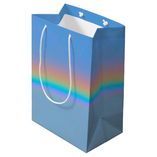 Personalisierter natürlicher Regenbogen Mittlere Geschenktüte (Rückseite Schrägansicht)