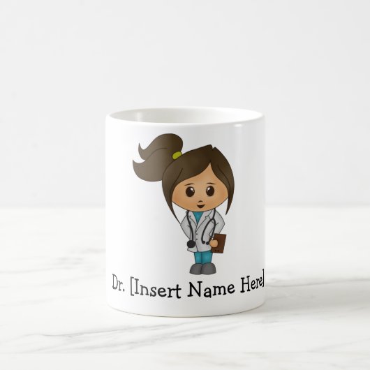 Personalisierter Niedlicher Arzt, Brünette Frau Kaffeetasse (Mittel)