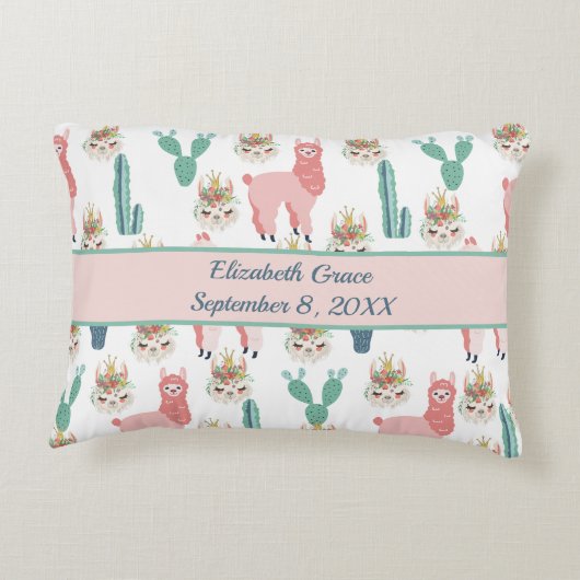 Personalisierter Niedlicher Rosa Lama und grüner K Dekokissen (Rückseite)