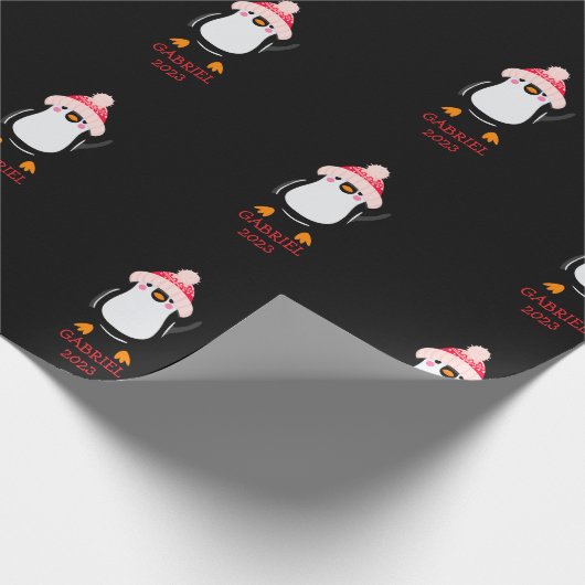 Personalisierter Niedlicher Weihnachtspenguin in R Geschenkpapier (Ecke)