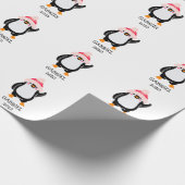 Personalisierter Niedlicher Weihnachtspenguin in R Geschenkpapier (Ecke)