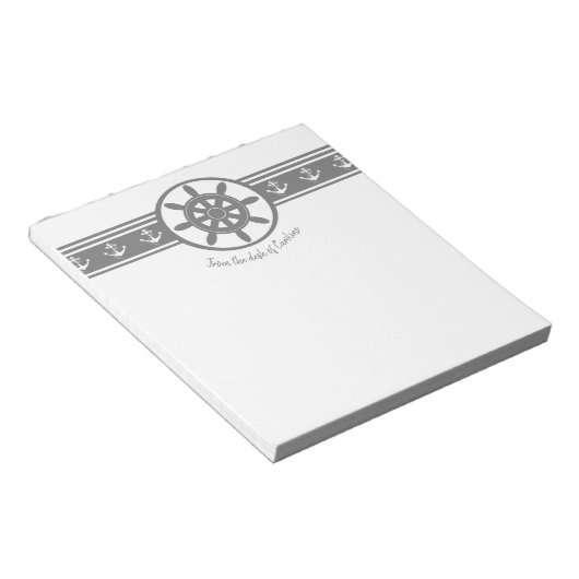 Personalisierter Notepad auf grauen Schiffen Notizblock (angewinkelt)