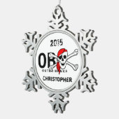 Personalisierter OBX-Skull-Crossbones-Pirat Schneeflocken Zinn-Ornament (Rechts)