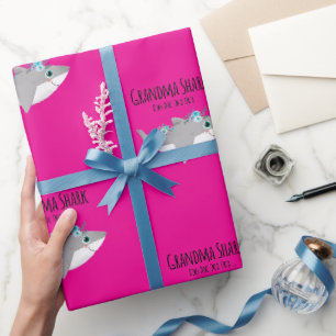 Personalisierter Oma-Hai Doo Doo Doo Geschenkpapier