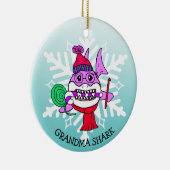 Personalisierter Oma-Hai und Schneeflocke Keramik Ornament (Rechts)