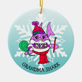 Personalisierter Oma-Hai und Schneeflocke Keramik Ornament