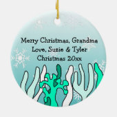 Personalisierter Oma-Hai und Schneeflocke Keramik Ornament (Hinten)