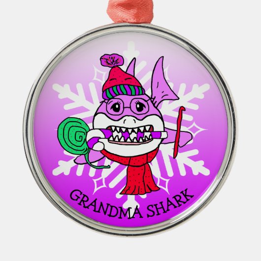 Personalisierter Oma-Hai und Schneeflocke Ornament Aus Metall (Vorne)