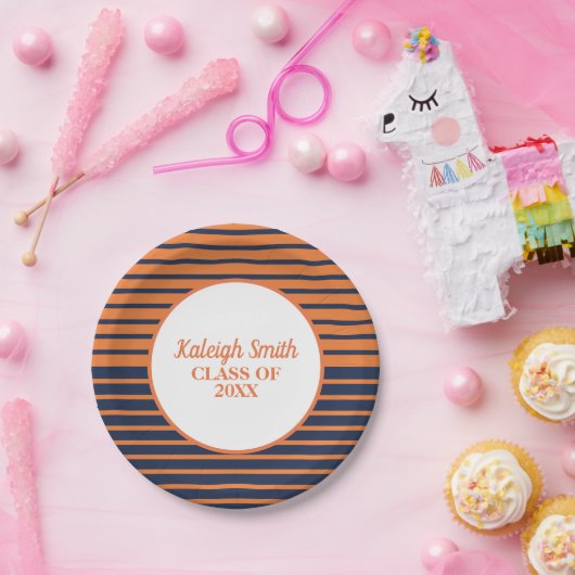 Personalisierter Orange Navy Blue Strip Abschluss Pappteller (Party)