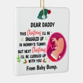 Personalisierter Papa, der vor Weihnachten vor dem Keramikornament (Rechts)