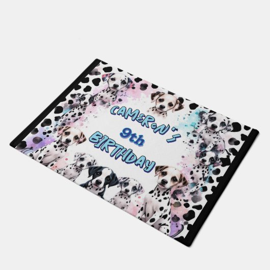 Personalisierter Pastell Dalmatiner Welpe Geburtst Fußmatte (Schrägansicht)