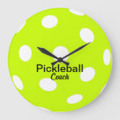 Personalisierter Pickleball-Coach gelb Große Wanduhr (Vorderseite)