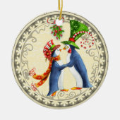 Personalisierter Pinguin Couple Mistletoe Weihnach Keramikornament (Vorne)
