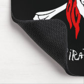 Personalisierter Piratenschädel und Kreuzknochen M Mousepad (Ecke)