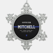Personalisierter Polizeibeamter Thin Blue Line Schneeflocken Zinn-Ornament (Vorderseite)