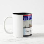 Personalisierter Postdienstmitarbeiter - männliche Zweifarbige Tasse (Links)