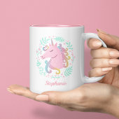 Personalisierter Regenbogen-Einhorn Zweifarbige Tasse