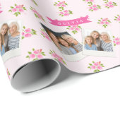 Personalisierter Rosa Charme Mädchenname mit Blume Geschenkpapier (Rolleneckpunkt)