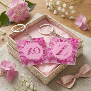 Personalisierter rosa floraler Monogramm-Buchstabe Schlüsselanhänger