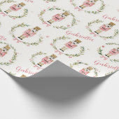 Personalisierter rosa Nussknacker-Weihnachtskranz Geschenkpapier (Ecke)