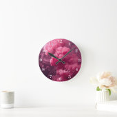 Personalisierter Rosa Rauch Runde Wanduhr (Zuhause)