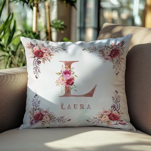 Personalisierter Roségold-Blumen-Initialbuchstabe Kissen