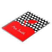 Personalisierter Rotapfelschwarz und weißer Polka- Notizblock (Linke Seite)