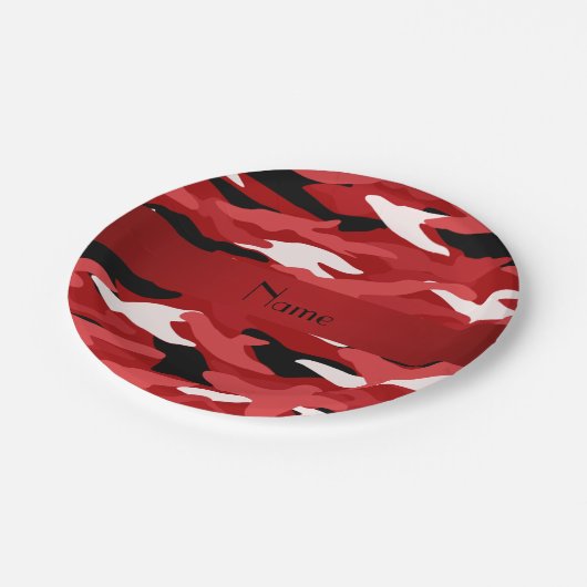 Personalisierter roter Tarnungsrotnamensstreifen Pappteller (Schrägansicht)
