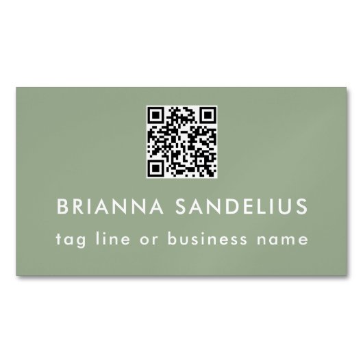 Personalisierter Salbeigrüner Moderner Skript-QR-C Magnetische Visitenkarte (Vorderseite)