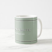 Personalisierter Salbeigrüner Name Minimalistische Kaffeetasse (VorderseiteRechts)