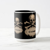 Personalisierter Schädel u. gekreuzte Knochen Zweifarbige Tasse (VorderseiteRechts)