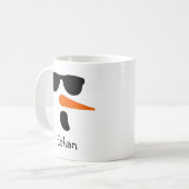Personalisierter Schneemann mit Sonnenbrille, Weih Kaffeetasse (Vorderseite Links)