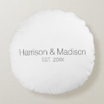 Personalisierter Schwarz-weißer Ehegatte Rundes Kissen<br><div class="desc">Personalisiertes Schwarz-Weiß-Paare-Datum Wedding Round Pillow Elegant,  klassisches,  minimalistisches Design.</div>