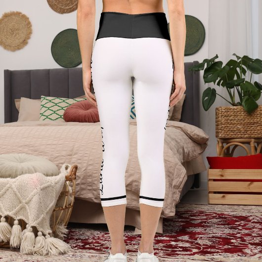 Personalisierter Schwarz-weißer gestreifter Hausti Capri Leggings