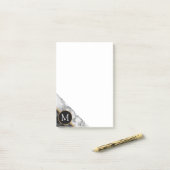 Personalisierter Schwarz-weißer Letter-Marmor Post-it Klebezettel (Auf Schreibtisch)