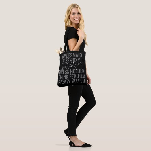 Personalisierter Schwarz-weißer Name Tasche (Am Model)