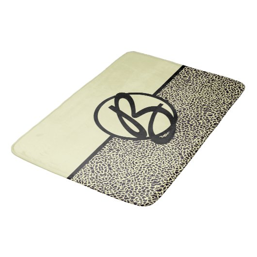 Personalisierter Schwarzcreme-Leopard Badematte (Schrägansicht)