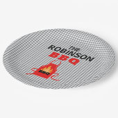 Personalisierter schwarzer Checkered GRILLEN Pappteller (Schrägansicht)