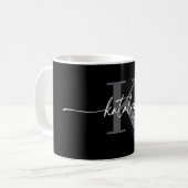 Personalisierter schwarzer Monogramm-Kaffeebecher Kaffeetasse (Vorderseite Links)