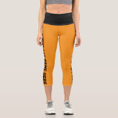 Personalisierter schwarzer Orangenkatze Capri Leggings (Vorderseite)