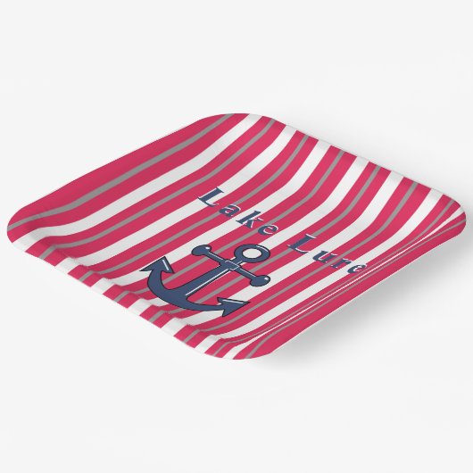 Personalisierter See oder Strand Rot Streifen Pappteller (Gewinkelt)