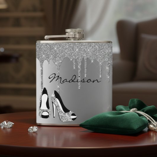 Personalisierter Silver Glitzer Tropfen Heels Schu Flachmann