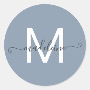 Personalisierter Skriptname-Monogramm Dusty Blue Runder Aufkleber