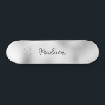 Personalisierter Skriptname Niedlich Girly Skatebo Skateboard<br><div class="desc">Dieses farbenfrohe Skateboard auf dem modernen Niedlichen SILVER GRAY abstrakten Design mit Ihrem individuelle Name in elegantem kalligraphischen Schriftart ist einfach zu personalisieren. Fügen Sie Ihren Namen,  wählen Sie Schriftart,  ändern Sie Größe und Position,  fügen Sie Clipart,  Fotos und Formen.</div>