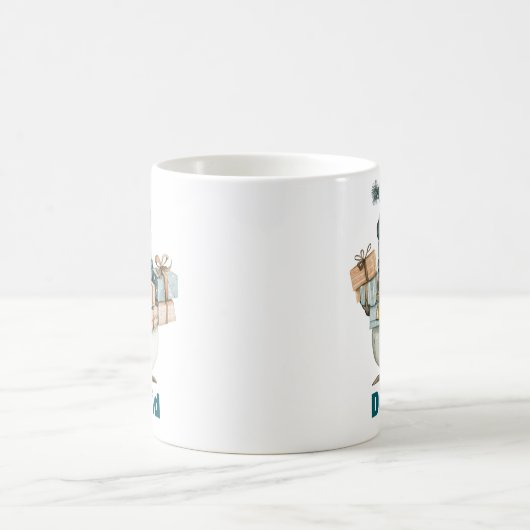 Personalisierter Snowman Holding Weihnachtsgeschen Kaffeetasse (Mittel)
